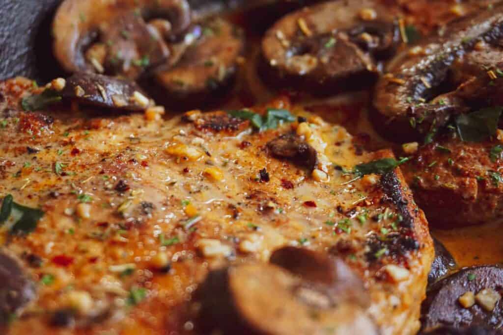 garlic smothered pork and mushrooms