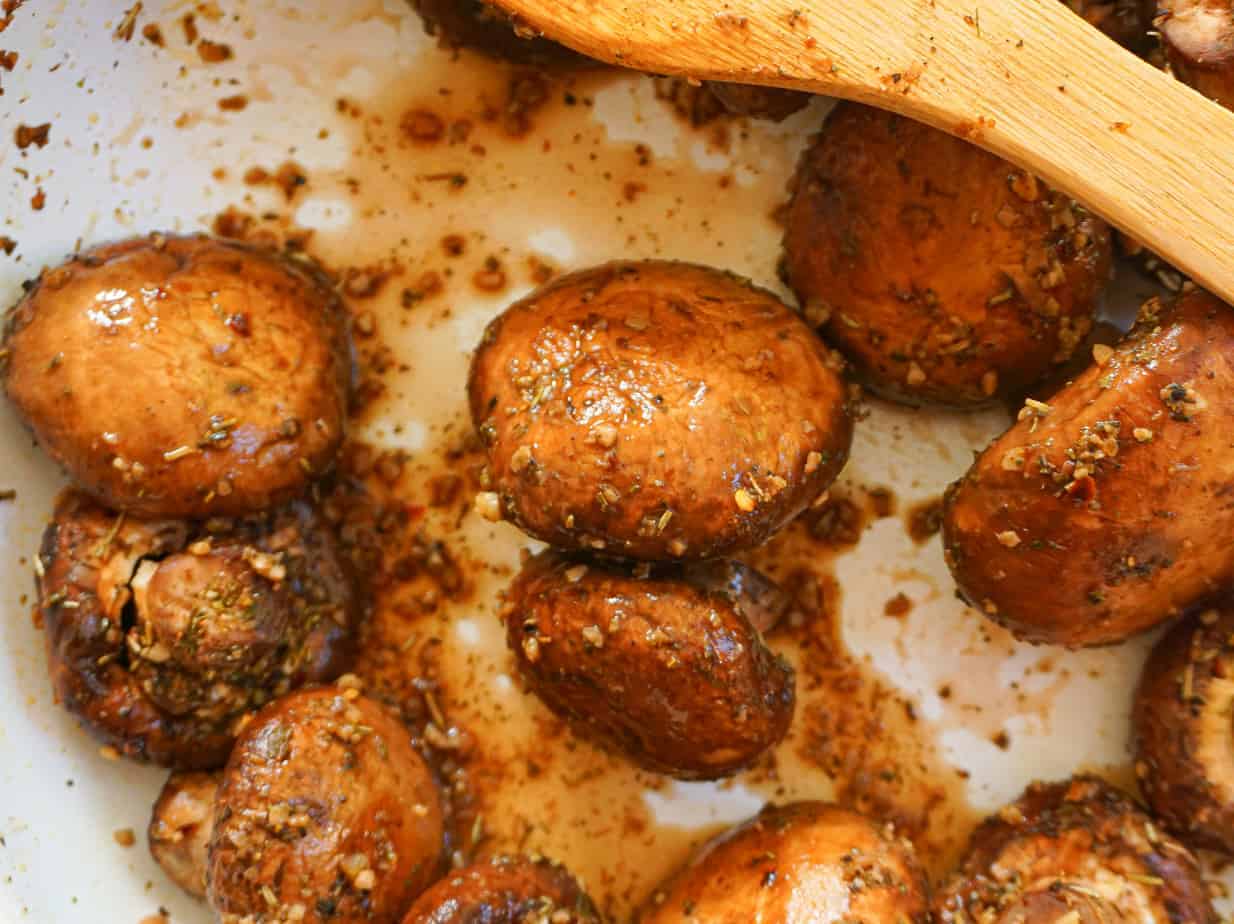 easy sautéed mushrooms with Italian seasoning, garlic and butter