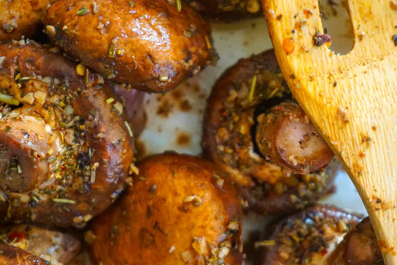 easy sautéed mushrooms with Italian seasoning, garlic and butter