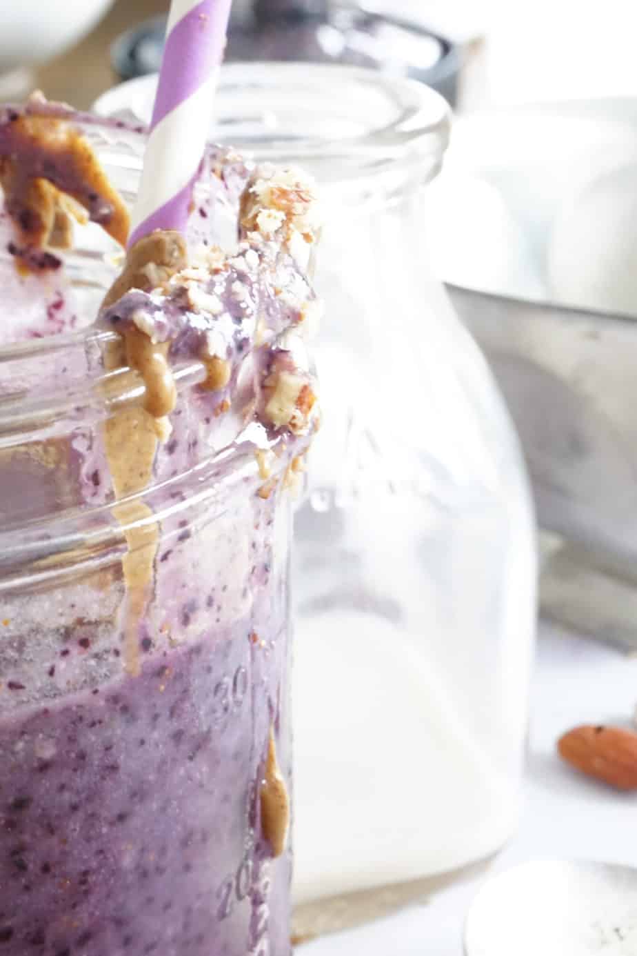 blueberry almond milk smoothie