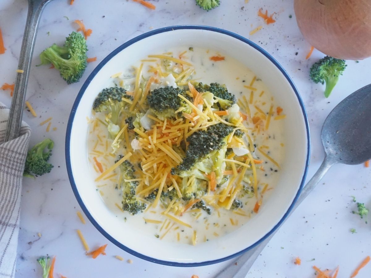 cheesy soup with broccoli