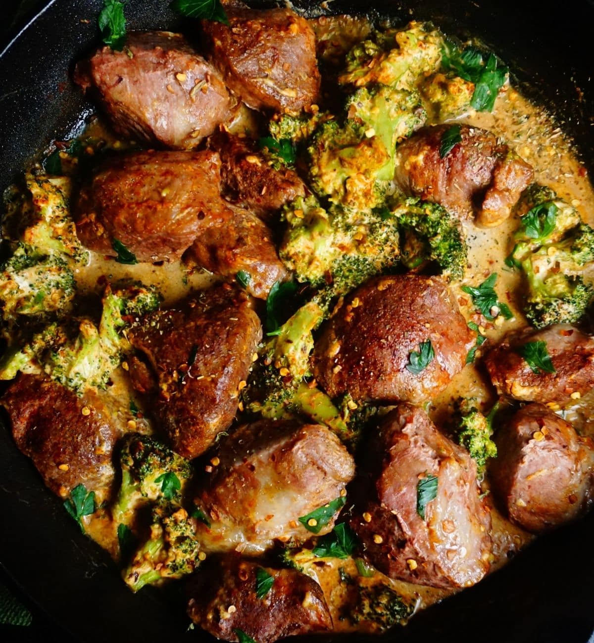 creamy and spicy pork shoulder with broccoli