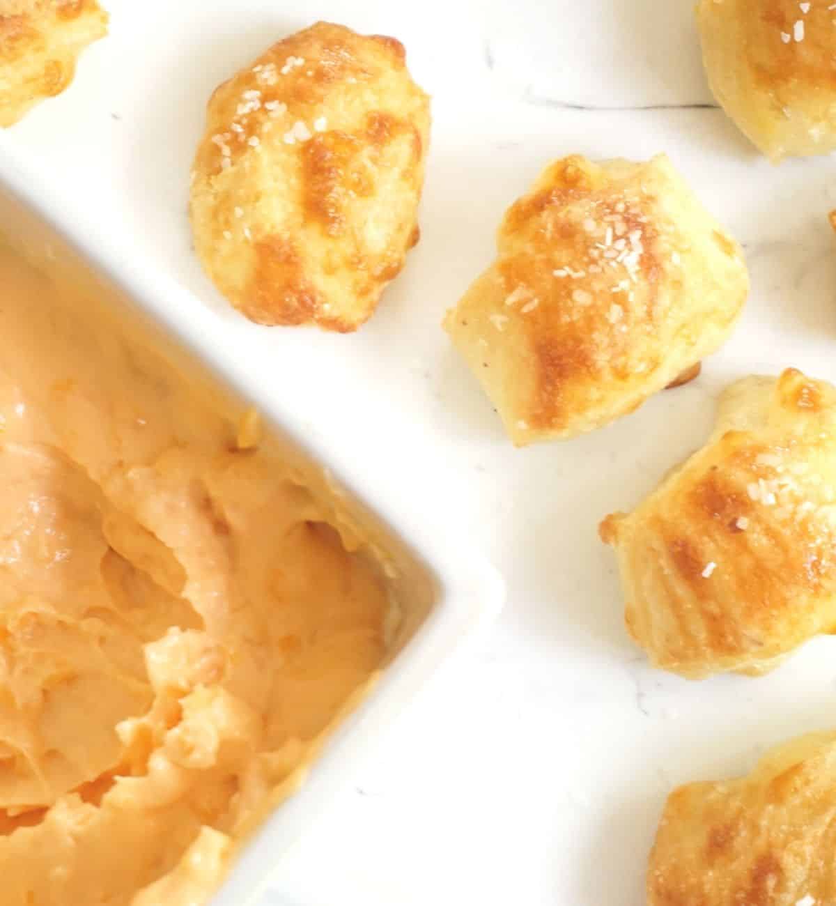 pretzel bites with beer cheese