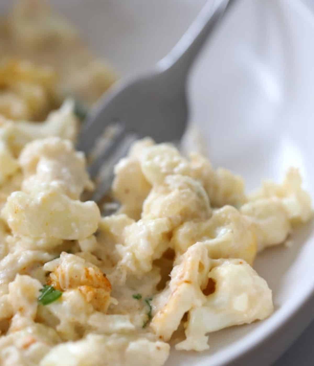 cauliflower florets with creamy crab mac cheese