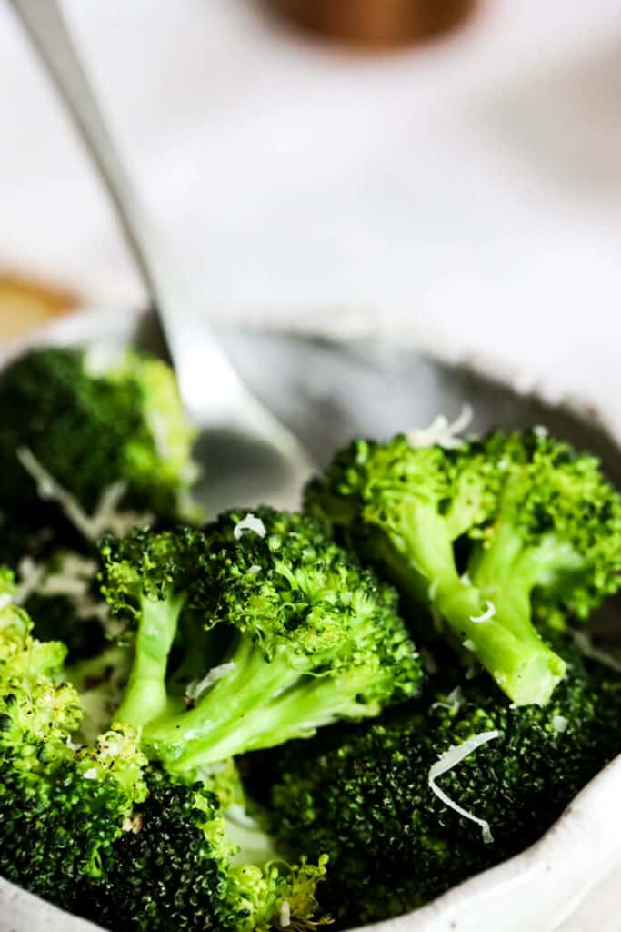 Air Fryer Broccoli {Fresh/Frozen/under 10 minutes} — Low Carb Quick