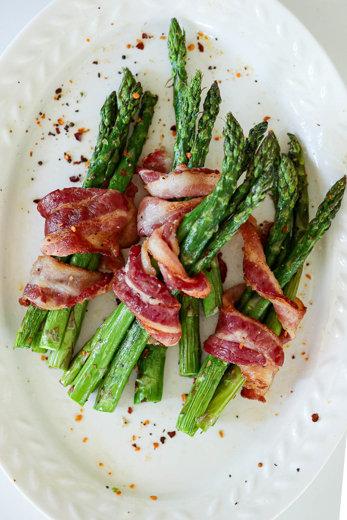 bacon-wrapped asparagus with red pepper flakes and seasonings